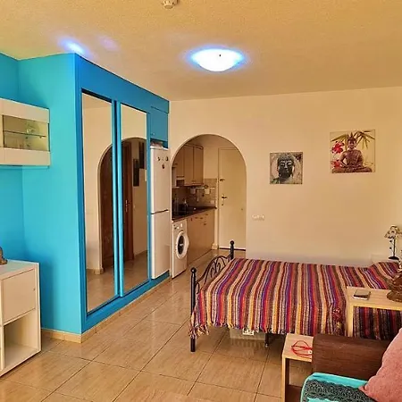 Nice Apartment With Balcony Overlooking The Pool Lägenhet *