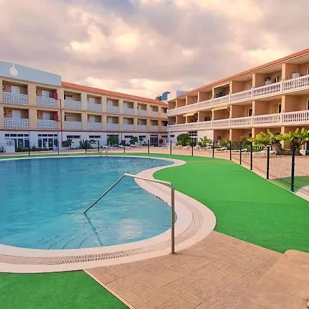 Nice Apartment With Balcony Overlooking The Pool Lägenhet *