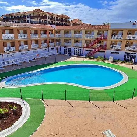 Nice Apartment With Balcony Overlooking The Pool