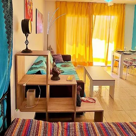 شقة Nice Apartment With Balcony Overlooking The Pool